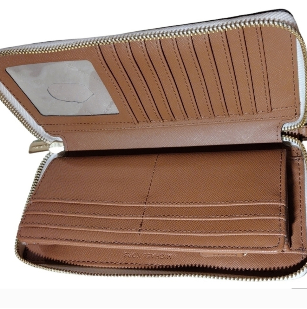 Michael Kors Jet Set Continental Wristlet - Picture 3 of 4